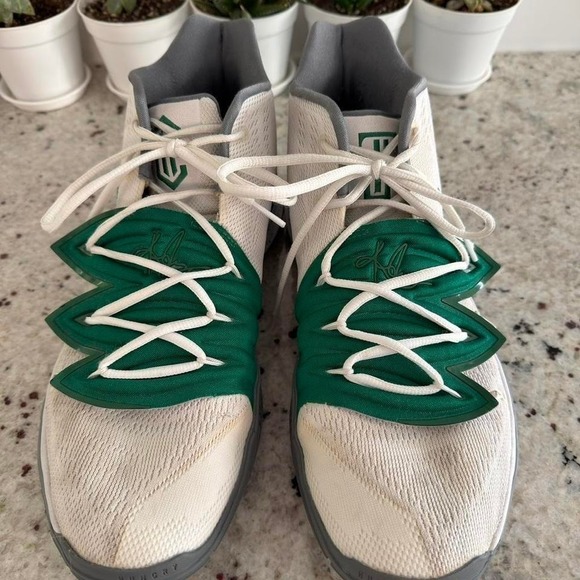 Men's Nike Kyrie 5 basketball Shoes, Size 13 - Picture 3 of 8